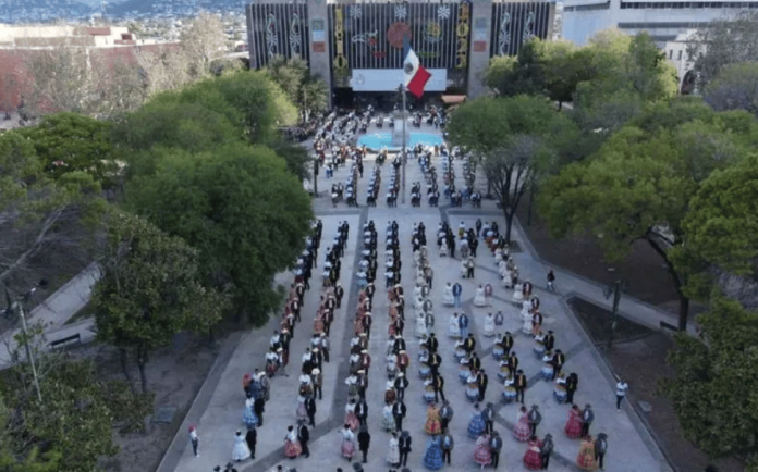 Monterrey arrebata Récord Guinness a Morelia con baile folklórico