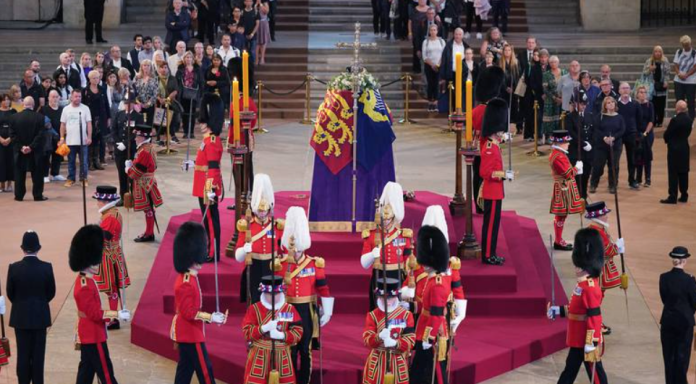 Isabel II será enterrada junto al duque de Edimburgo