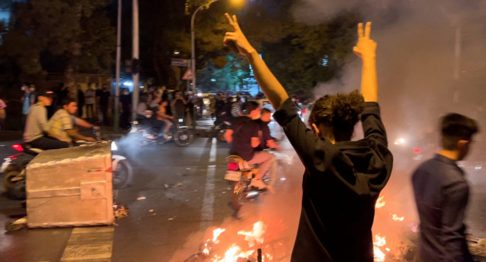 Protestas en Irán: Aumenta 35 muertos por el asesinato de Masha Amini