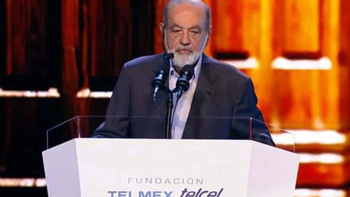 Carlos Slim propone que se elimine tesis y examen profesional