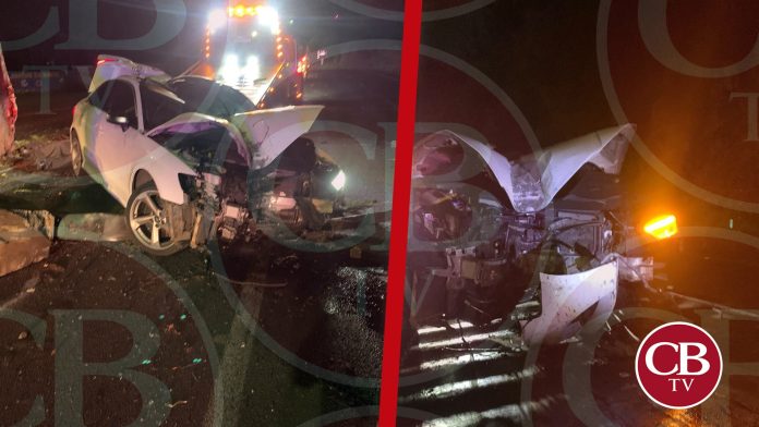Se le atraviesa un árbol y destruye su Audi en Morelia
