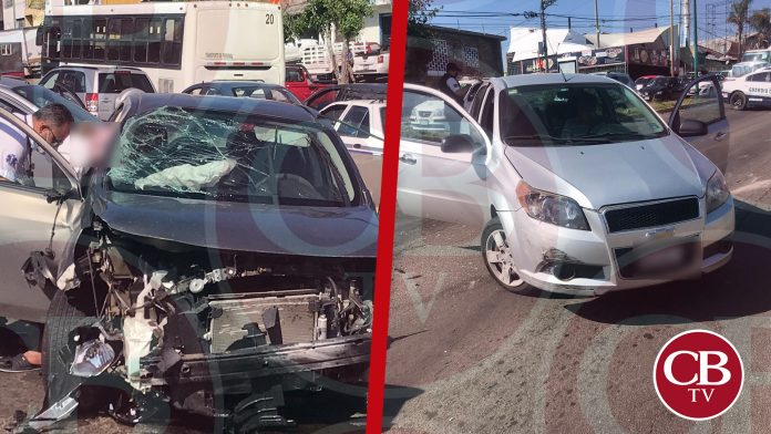 !Ya párenle, otro choque más! Se brinca un alto y una fémina queda herida en salida a Charo