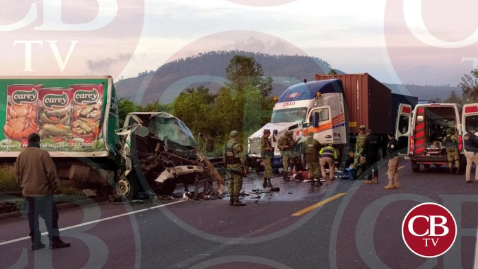 Un chofer muerto deja choque de camión y tráiler en la Siglo XXI