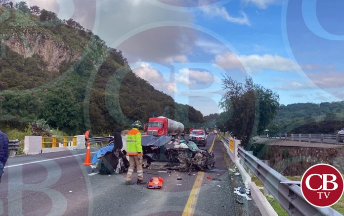 Desbarata su auto en la pista de Occidente y sobrevive