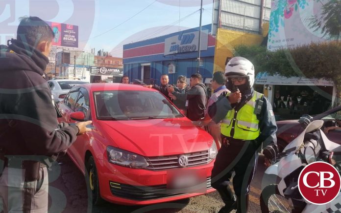 Ebrio se queda dormido al volante en el centro de Morelia