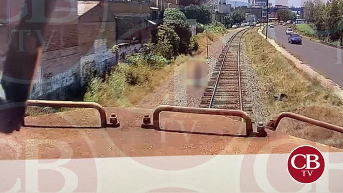 Video: Preciso del joven que se avienta al tren para que lo decapitara