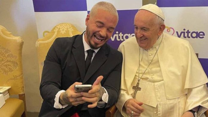 J Balvin asegura que al Papa Francisco le gusta el reguetón 