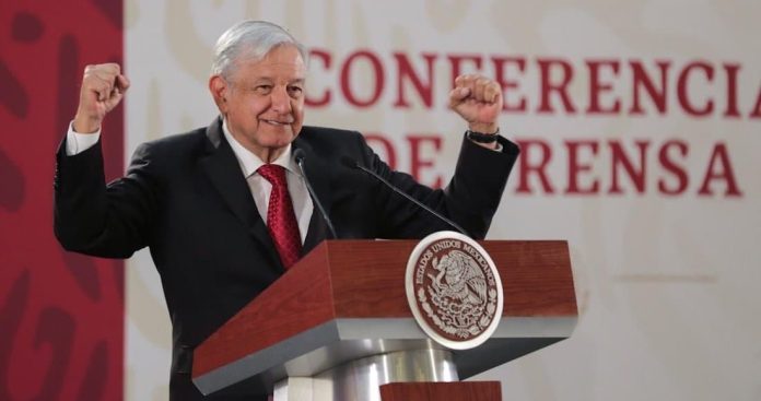 AMLO promete sistema de salud universal y gratuito para mediados de 2023