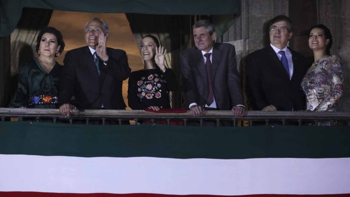 ‘Corcholatas’ comparten balcón con AMLO en el grito de Independencia