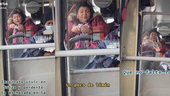 Mujer se prepara michelada mientras viajaba en camión