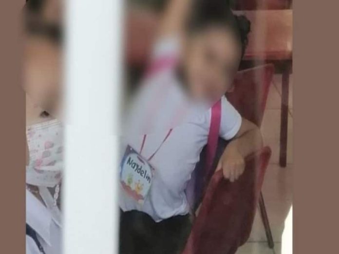 Niña se cambia de nombre y en la escuela no querían entregársela a su mamá