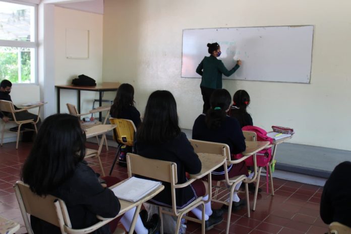 Por falta de 500 docentes, autoridades exhortan que se presenten a clase