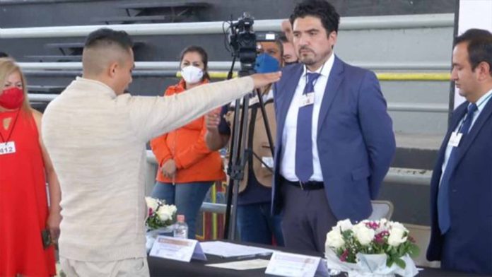 Recluso se titula como ingeniero civil