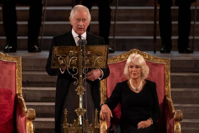 Carlos III ofrece su primer discurso ante el Parlamento británico