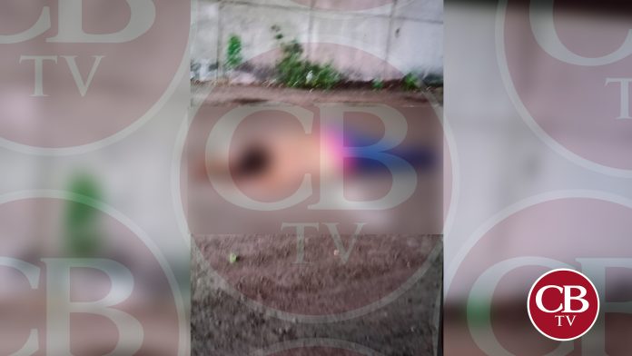 Hallan fémina muerta en la carretera Apatzingán-Cuatro Caminos
