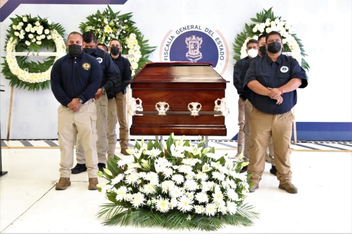 Rinde FGE homenaje a policía de investigación caído en cumplimiento de su deber