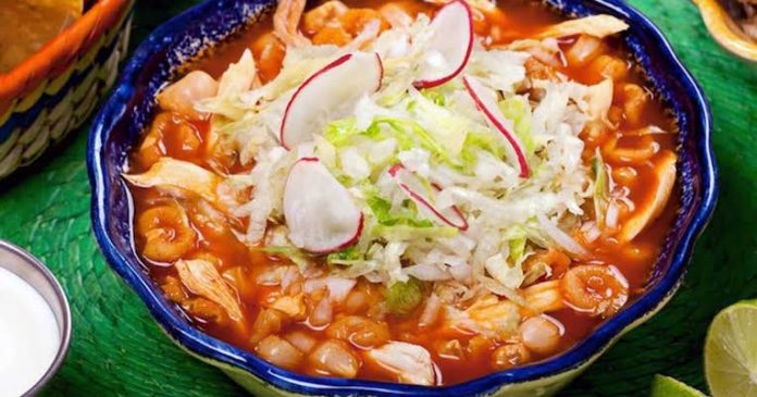 ¡A comer sin culpa! Avalado por el IMSS el comer pozole este mes patrio