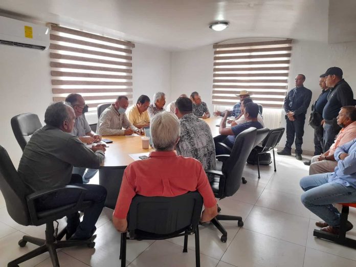 ¡De vuelta a las aulas! El gobernador de Michoacán garantiza seguridad para alumnos de Tuzantla