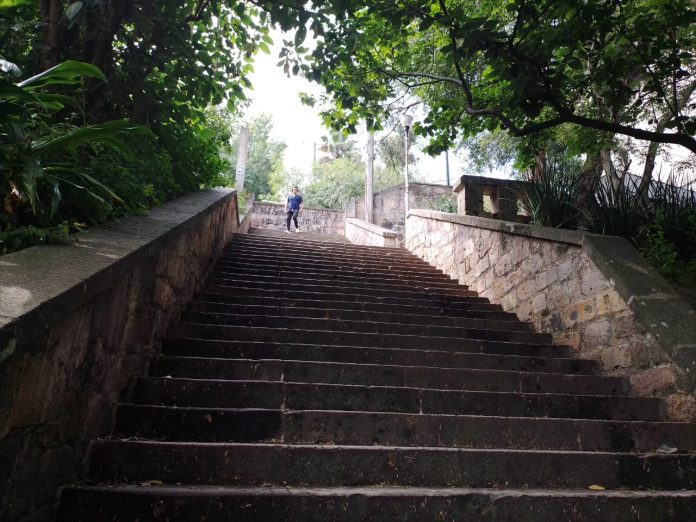 Terribles, inseguras y sucias las escaleras de Santa María
