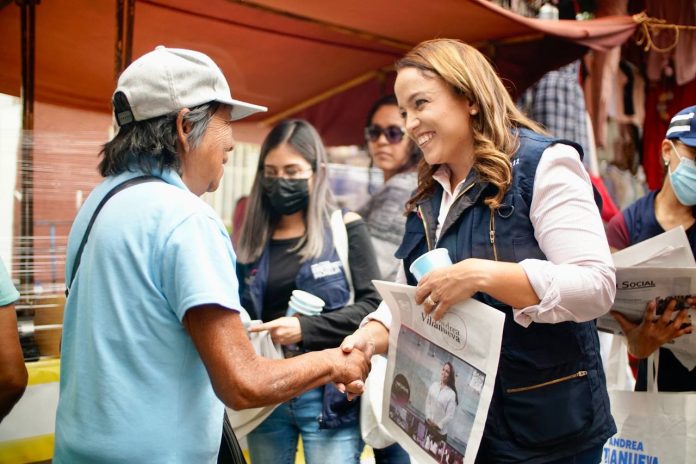 Con recorridos en las calles del Distrito 11, Andrea Villanueva rinde cuentas a los ciudadanos