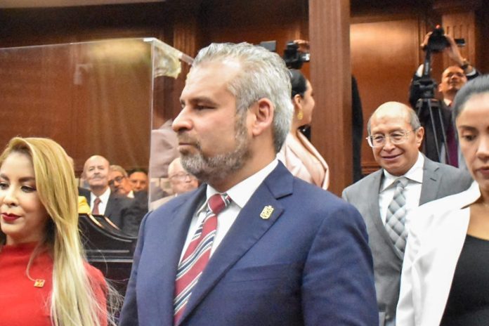 Alfredo Ramírez Bedolla entrega su primer informe al Congreso Local