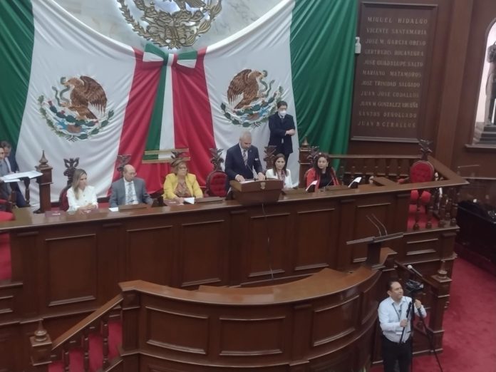 Bedolla expone ante el Congreso de Michoacan, las acciones de apoyo por sismo