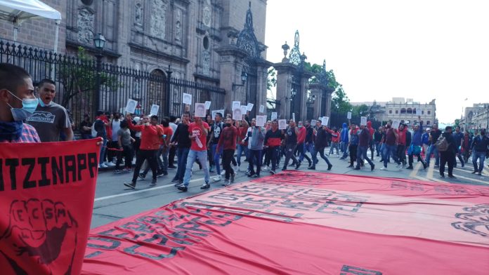 Normalistas destruyen la ciudad exigiendo justicia a 8 años del caso Ayotzinapa