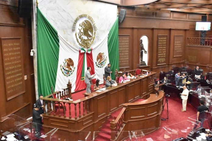 Reforma 75 Legislatura, ley para que se incluya el escalón universal en espacios públicos y privados de uso común