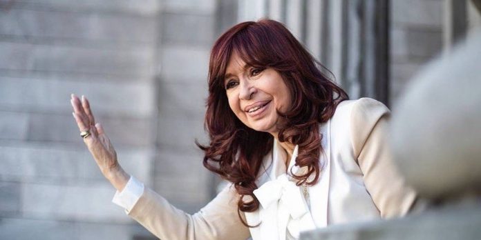 VIDEO: Atentan contra Kirchner; sale ilesa