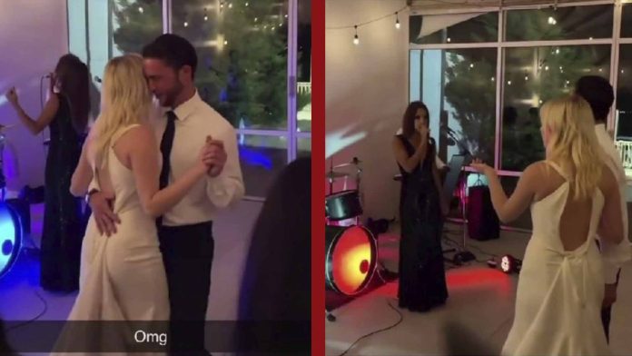 Contratan a mujer para cantar en la boda de su exnovio que le fue infiel