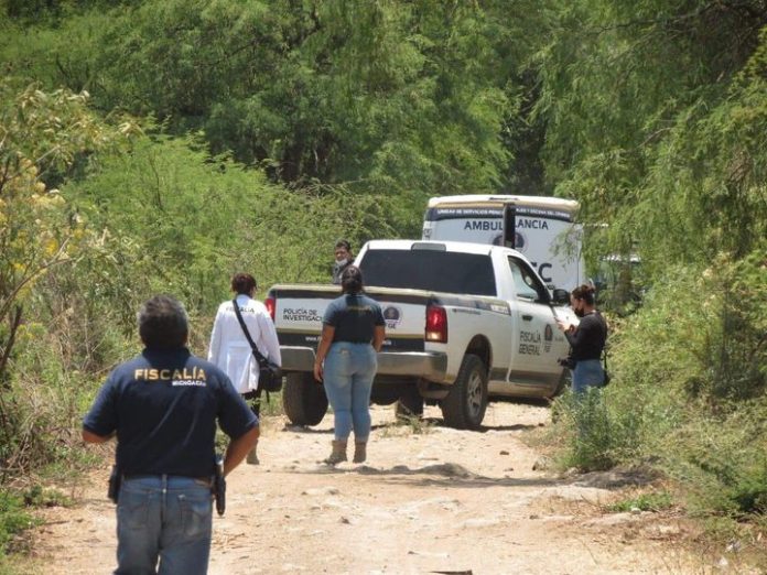 Ante la incapacidad del presidente municipal de Tuxpan, localizan dos cuerpos de policías ejecutados a tiros en una brecha