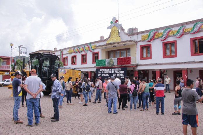 El Gobierno de Michoacán al frente de la reactivación de mercado en Coalcomán