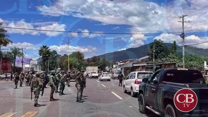 Militares y GN a detienen profesores en Uruapan