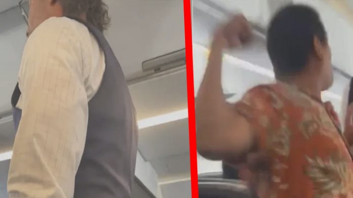 Acusan a pasajero de avión por golpear a sobrecargo