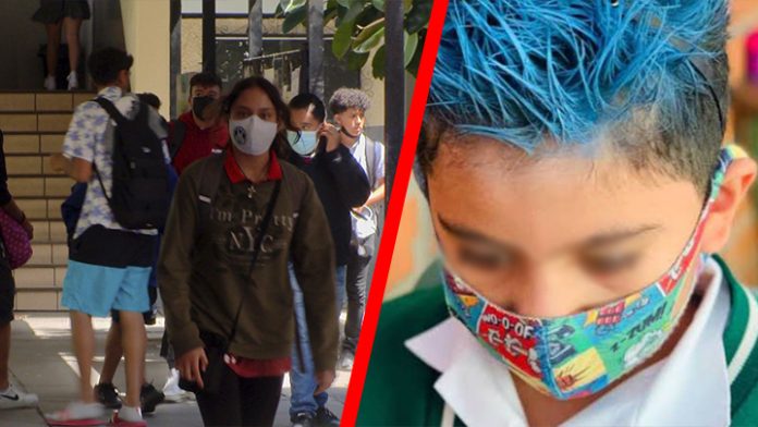 Estudiantes apoyan el acceso a escuelas con cabello pintado y tatuajes