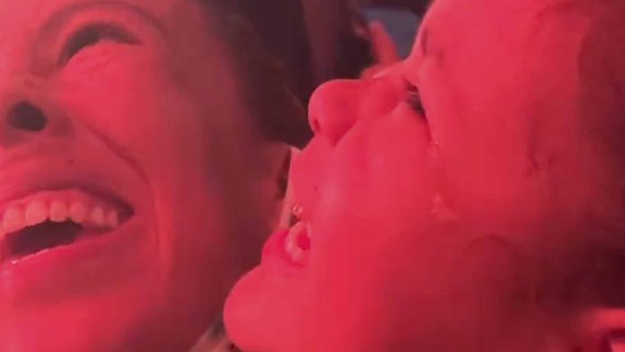 VIDEO: Niña se emociona hasta el llanto al gritar ‘¡Viva México!’