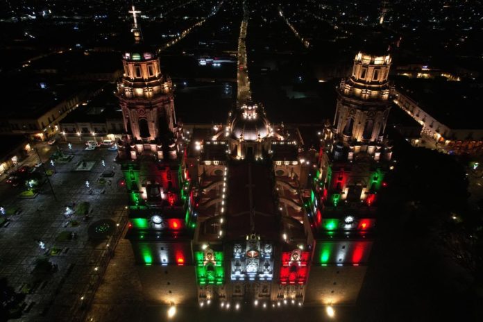 Con una duración de hora y media se llevará acabo el espectáculo de Luces de Catedral