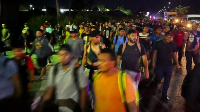 Migrantes en Tapachula piden que los dejen salir de Chiapas