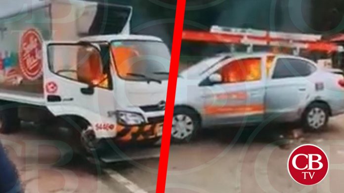 Normalistas hacen fogatas con vehículos en la Pátzcuaro-Uruapan