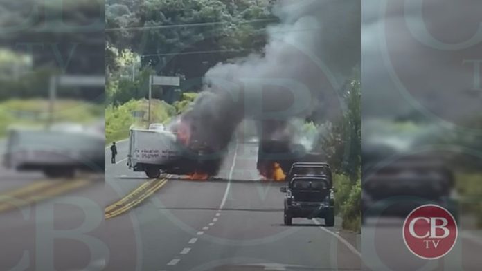 Normalistas queman vehículos en Purépero