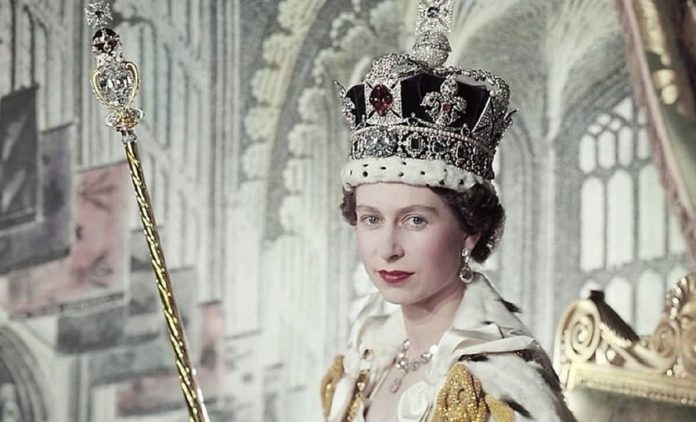 ¿Cómo y cuándo llegó la reina Isabel II al trono?