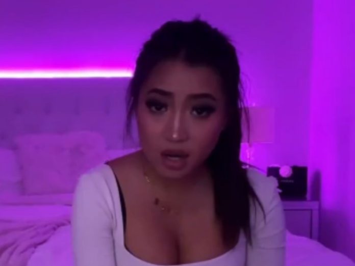 VIDEO: Influencer explota contra fan que le donó 20 pesos en una transmisión en vivo