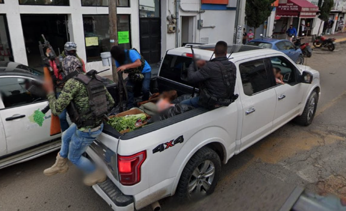 Google Maps capta a presuntos hombres armados