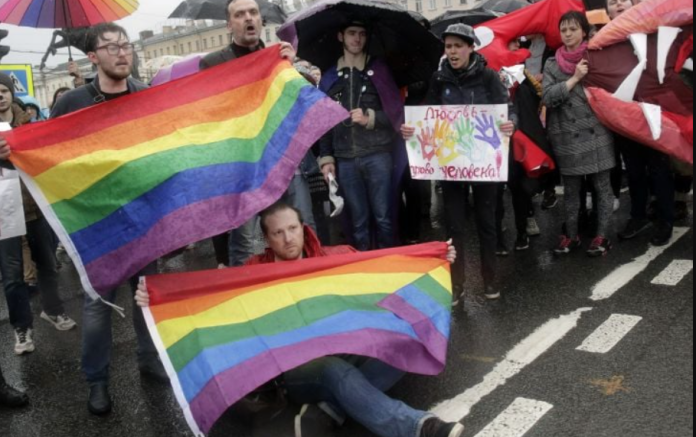 Rusia aprueba nueva ley contra la propaganda LGBT+