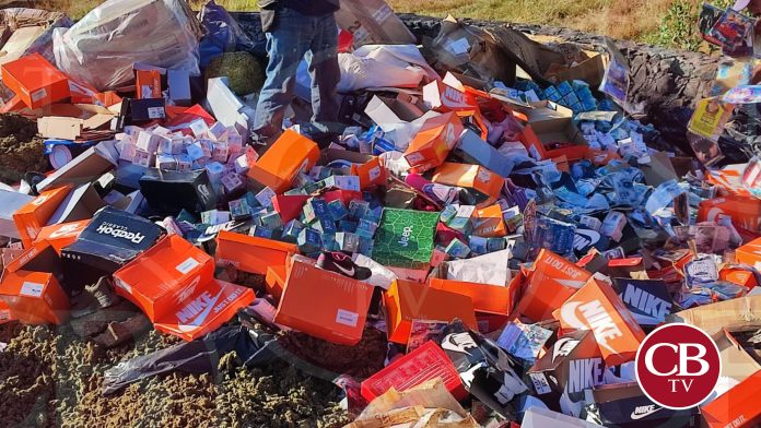 Queman tenis y zapatos piratas decomisados en Michoacán