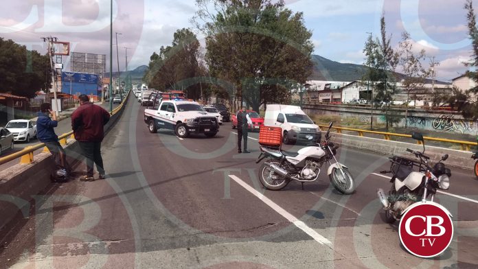 Derrapa motero en el libramiento norte de Morelia