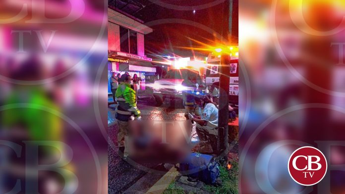 Mujer motociclista se mata al chocar con un taxi