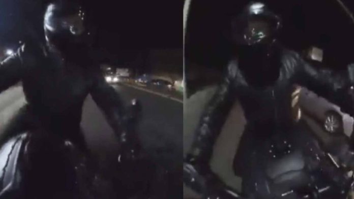 Motociclista esquiva tres balas y evita que le roben su moto