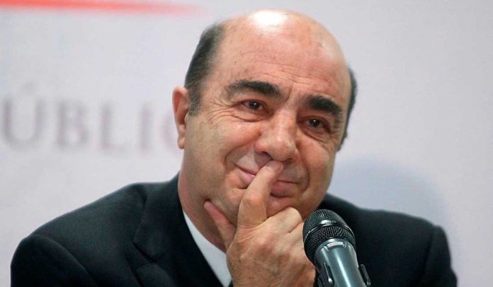 Jesús Murillo Karam se encuentra en terapia intensiva