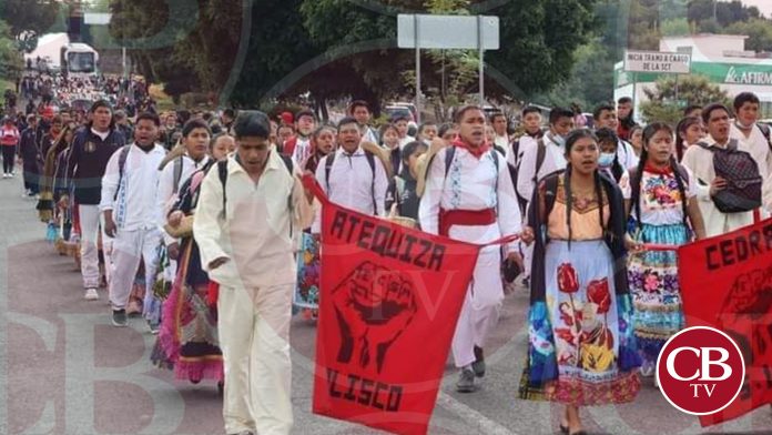 Normalistas y comuneros de Cherán desquician Morelia con megamarcha